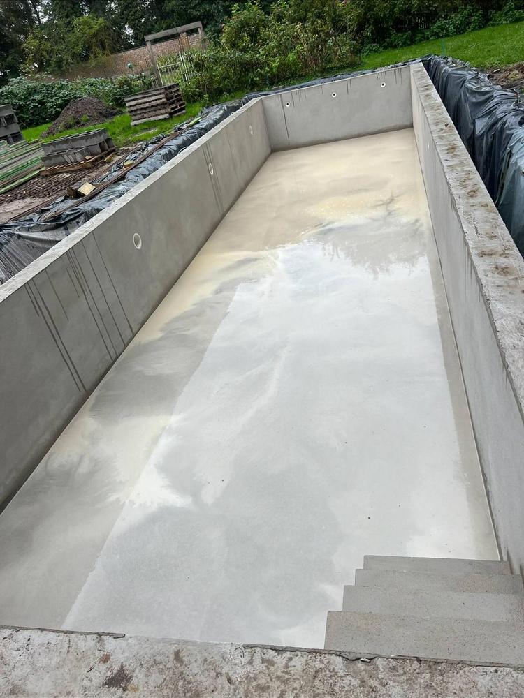 Bassin en béton terminé
