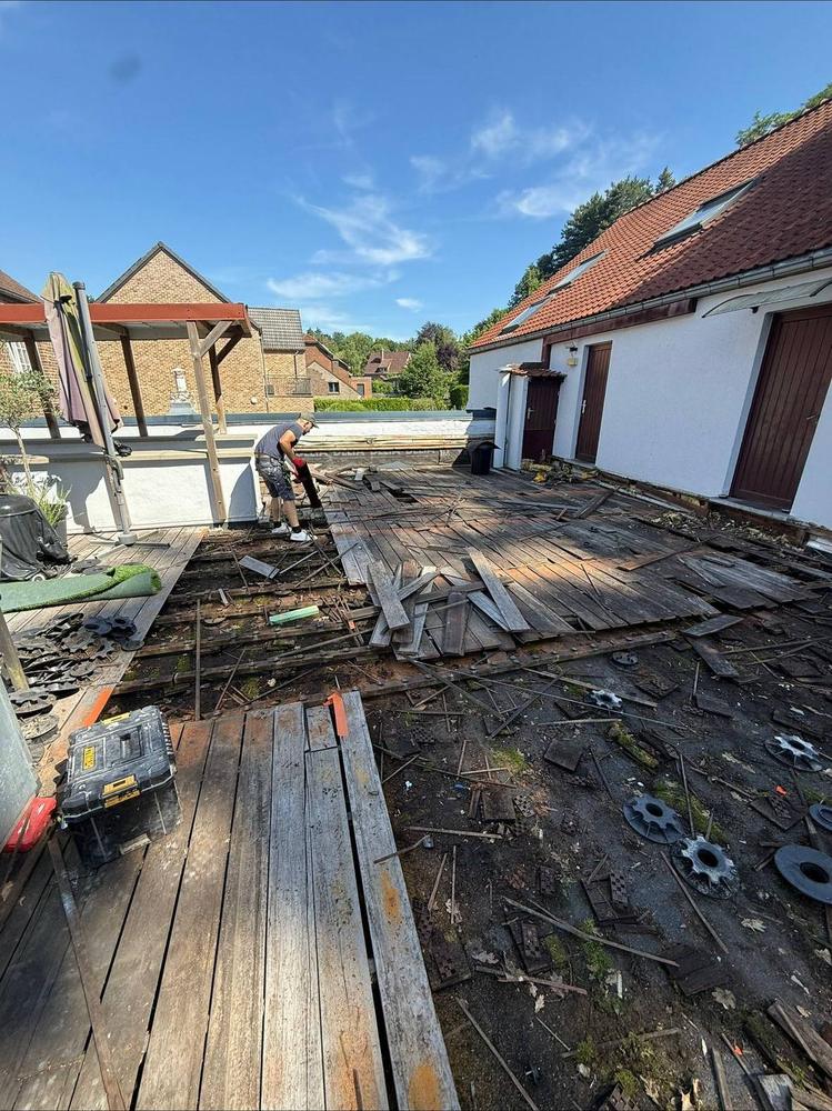 Pose de l'étanchéité avant carrelage
