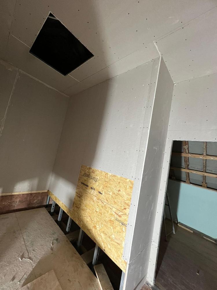 Combles aménagés, ossature en OSB et trappe technique