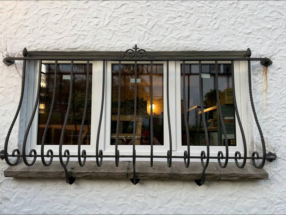 Extension en toiture, fenêtres posées, pièce en cours de finition